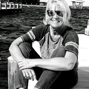 Meet your Posher, Laura